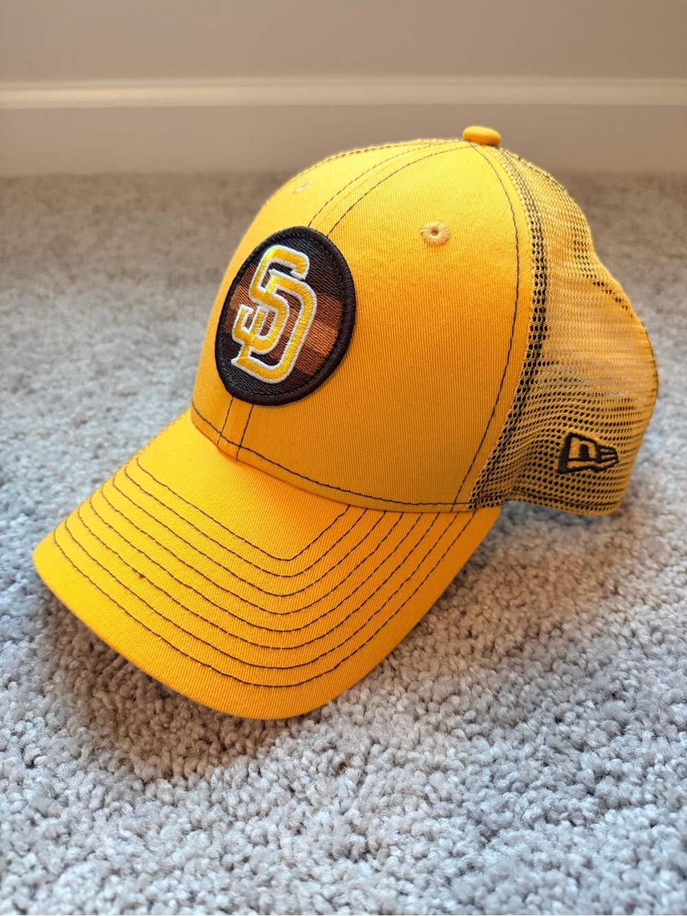 San Diego Padres MLB baseball trucker hat